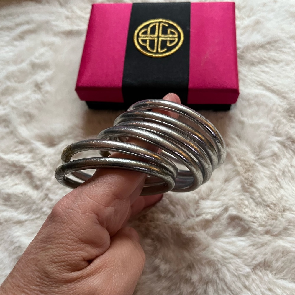 BudHaGirl set of 6 silver all weather bangles size small w box